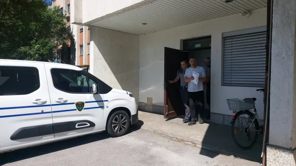 Mladoletnici naj bi spolno nadlegoval, na sodi&scaron;ču &scaron;e molči