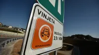 Dars uporabnike avtocest in hitrih cest poziva, naj pravočasno preverijo veljavnost svojih e-vinjet ter se s tem izognejo morebitnim nev&scaron;ečnostim.