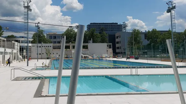 Obnova letnega bazena v Novi Gorici: kasneje in dražje, a penalov ne bodo uveljavljali