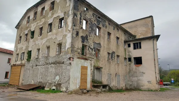 Znani prvi obrisi novega ajdovskega mestnega hotela in ureditve območja ob njem