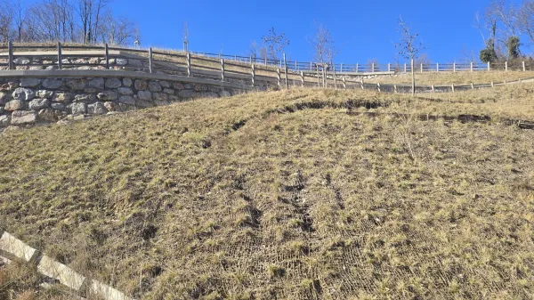 Plaz nad desnim bregom Soče predstavlja nevarnost tudi za kolesarje