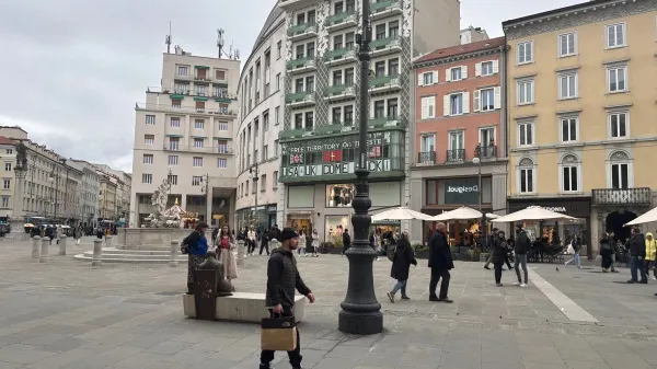 Stro&scaron;ki bivanja v Trstu so primerljivi s slovenskimi.