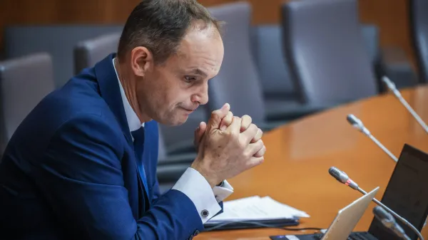 Predstavitev kandidata za ministra za gospodarstvo, delo in&scaron;port Anžeta Logarja pred pristojnim odborom DZ.