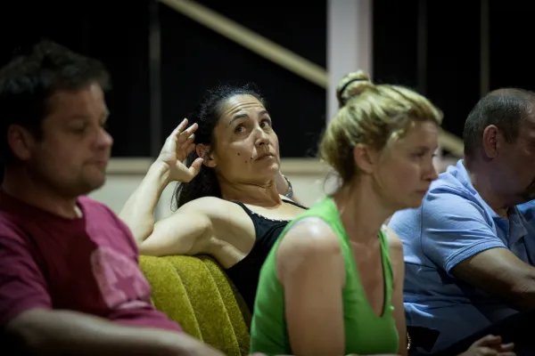 Docentka delavnic Spretno(ra)sti, igralka Ur&scaron;ka Brada&scaron;kja, je ena protagonistk uspe&scaron;nice SSG Čudovita (foto SSG/ Luca Quaia)