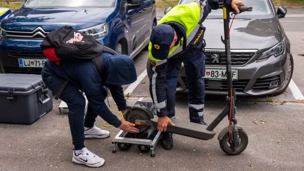 Električni skiro ni igrača, napake so lahko usodne