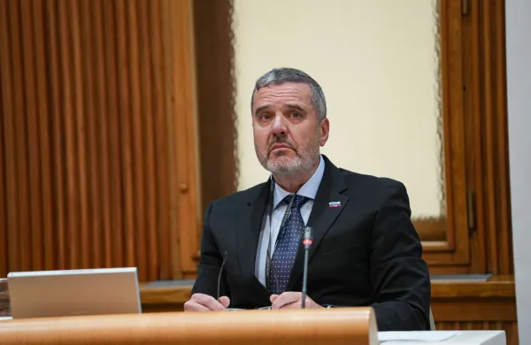 Kandidat za ministra za zunanje in evropske zadeve Tone Kajzer je danes uspe&scaron;no prestal zasli&scaron;anje pred pristojnima odboroma DZ za zunanjo politiko in zadeve EU. 