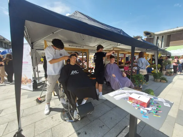 OOPZ10.- festival obrti in Podjetni&scaron;tva Nova GoricaOkusi brez meja srečanje obrtnikov podjentikov &scaron;ol predstavitve 90 razstavljalavcev Okusi brez meja ponudba 