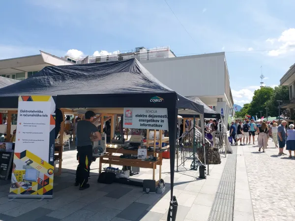 OOPZ10.- festival obrti in Podjetni&scaron;tva Nova GoricaOkusi brez meja srečanje obrtnikov podjentikov &scaron;ol predstavitve 90 razstavljalavcev Okusi brez meja ponudba 