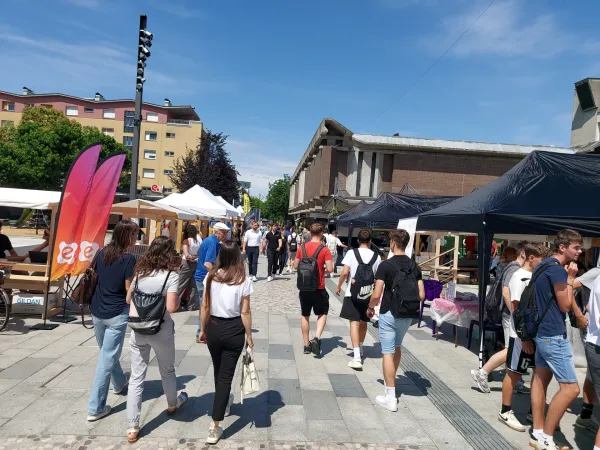 OOPZ10.- festival obrti in Podjetni&scaron;tva Nova GoricaOkusi brez meja srečanje obrtnikov podjentikov &scaron;ol predstavitve 90 razstavljalavcev Okusi brez meja ponudba 