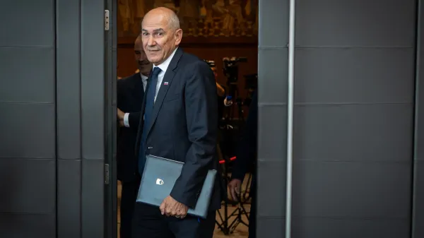 Janez Jan&scaron;a predlaga, da se predstavitve kandidatov za ministre začnejo v ponedeljek.
