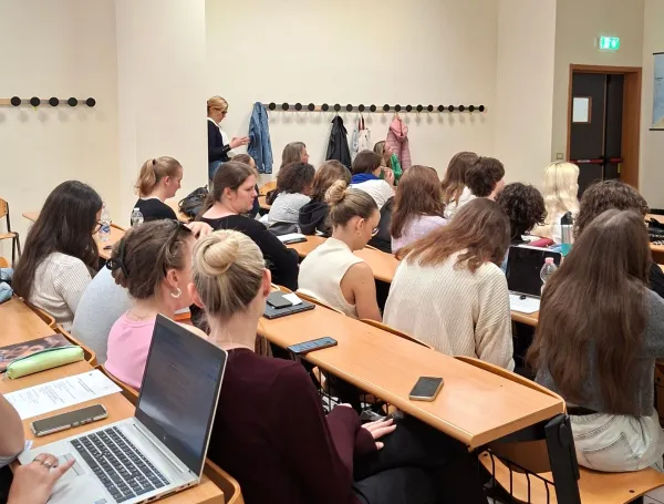 Projekt Erasmus KIP v sredi&scaron;ču evropskega dialoga: jeziki in identitete za gradnjo sodelovanja