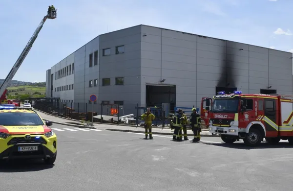 V hali na Srminu zagorelo zaradi varjenja