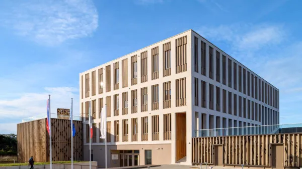 Mednarodna akademija International Academy of Wood Science (IAWS) ob 60. obletnici imenovala prvo podpredsednico &ndash; prof. dr. Andrejo Kutnar iz Univerze na Primorskem