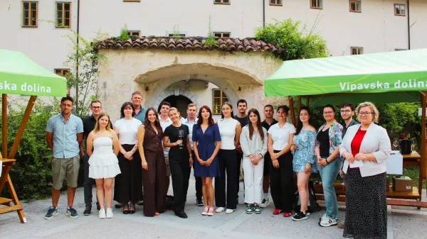 &Scaron;tudentski festival vin je med &scaron;tudenti Fakultete za vinogradni&scaron;tvo in vinarstvo že postal tradicionalen zaključek &scaron;tudijskega leta.