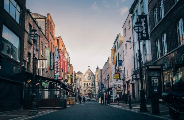V Dublinu visokih stolpnic skorajda ni. 
