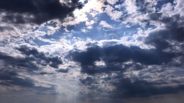 Koper, 19.06.2018napoved vremena, vreme, temni, črni oblaki, napoved nevihte, nevihta, slabo vreme