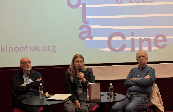 Knjigo izbranih spisov Franca Basaglie so na Kino Otoku predstavili (z leve): Hektor Jogan, urednica Amelia Kraigher in avtor spremne besede Vito Flaker.