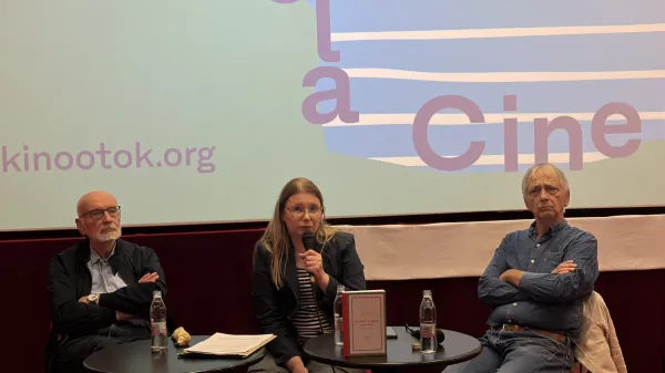 Knjigo izbranih spisov Franca Basaglie so na Kino Otoku predstavili (z leve): Hektor Jogan, urednica Amelia Kraigher in avtor spremne besede Vito Flaker.