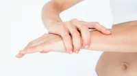 Woman with wrist pain on white background,Image: 244451059, License: Royalty-free, Restrictions:, Model Release: yes, Credit line: -/Wavebreak/Profimedia