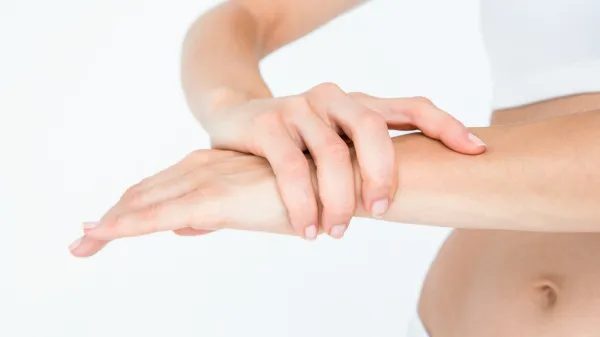 Woman with wrist pain on white background,Image: 244451059, License: Royalty-free, Restrictions:, Model Release: yes, Credit line: -/Wavebreak/Profimedia