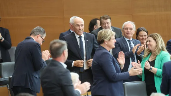 Vladanje skozi spopade vodi do temeljitih strukturnih sprememb