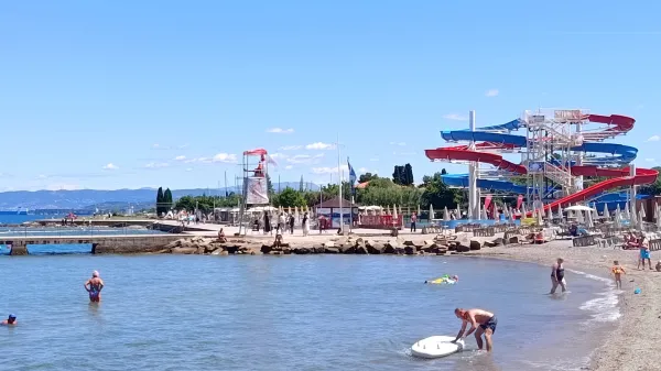 Izolske plaže: veliko zadovoljstva in nekaj poletnih zadreg