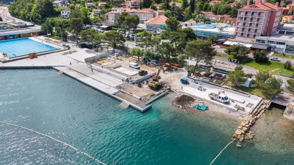 (ŽUSTERNA) Po več desetletjih bo &ldquo;plažna starka&rdquo; dobila svežo podobo