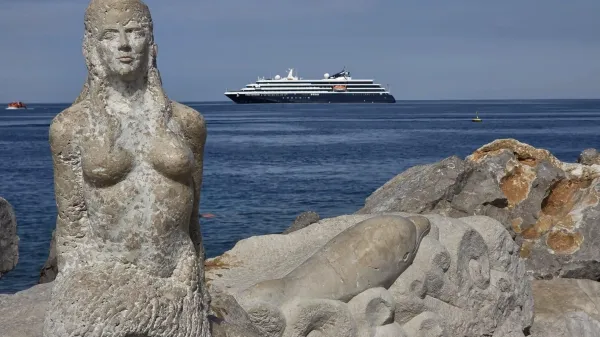 Pogled, ki pritegne &scaron;tevilne sprehajalce: pred piransko morsko deklico je minuli vikend sidrala luksuzna križarka Sea Dream I. 