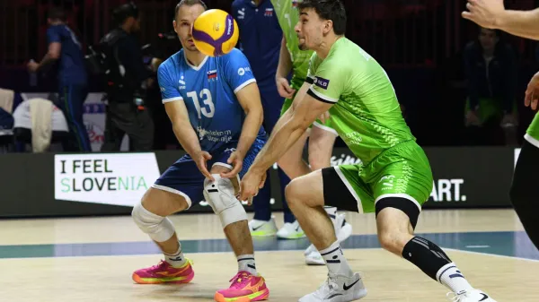 Odbojka: Fantje z Brazilci in Italijani doma, dekleta pa pri Slovakinjah